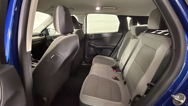 2022 Blue Metallic Ford Escape SE FWD SUV