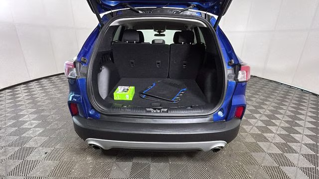 2022 Blue Metallic Ford Escape SE FWD SUV