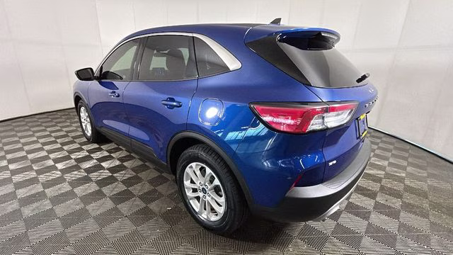 2022 Blue Metallic Ford Escape SE FWD SUV