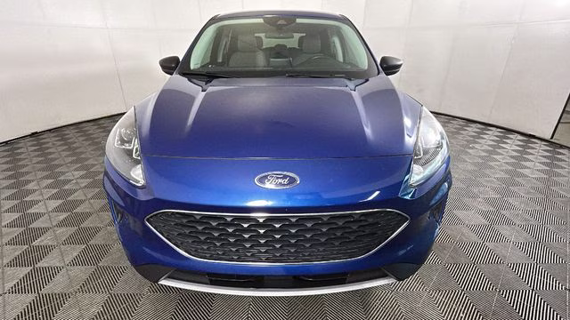2022 Blue Metallic Ford Escape SE FWD SUV