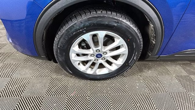 2022 Blue Metallic Ford Escape SE FWD SUV