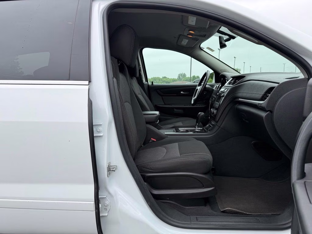 2017 Summit White Chevrolet Traverse 2LT AWD SUV