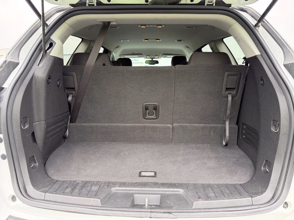 2017 Summit White Chevrolet Traverse 2LT AWD SUV
