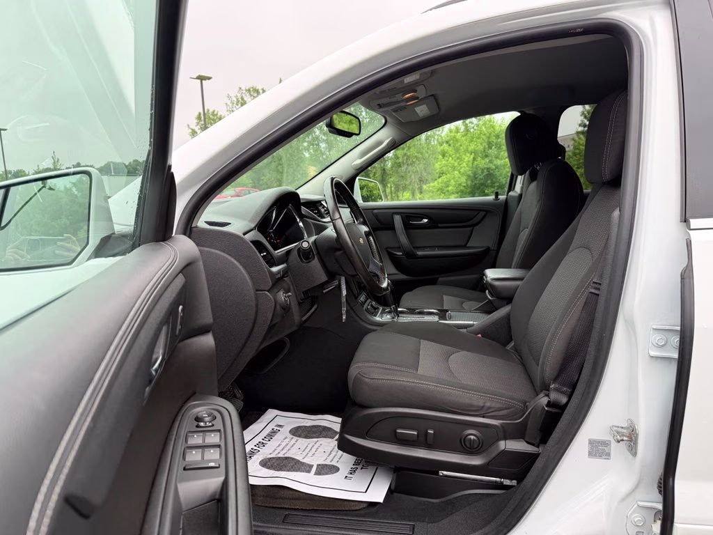 2017 Summit White Chevrolet Traverse 2LT AWD SUV