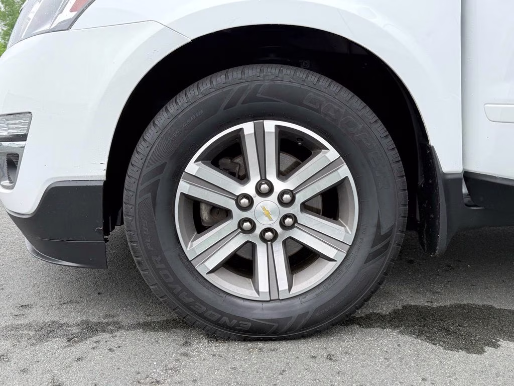 2017 Summit White Chevrolet Traverse 2LT AWD SUV