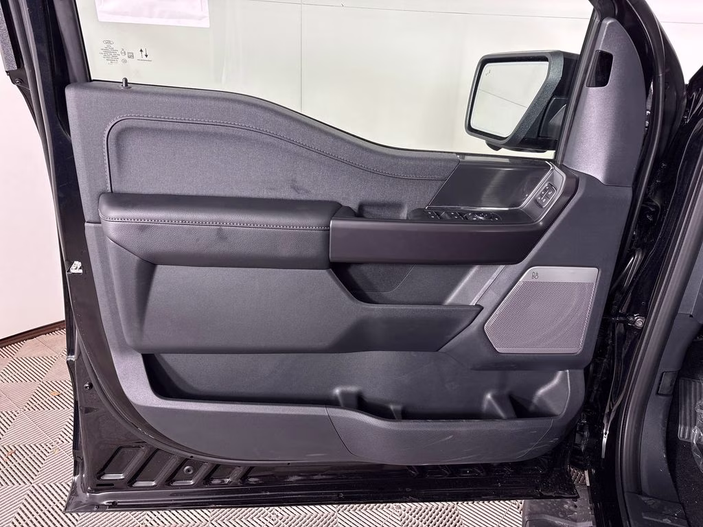 2026 Agate Black Metallic Ford F-150 Lariat RWD Truck