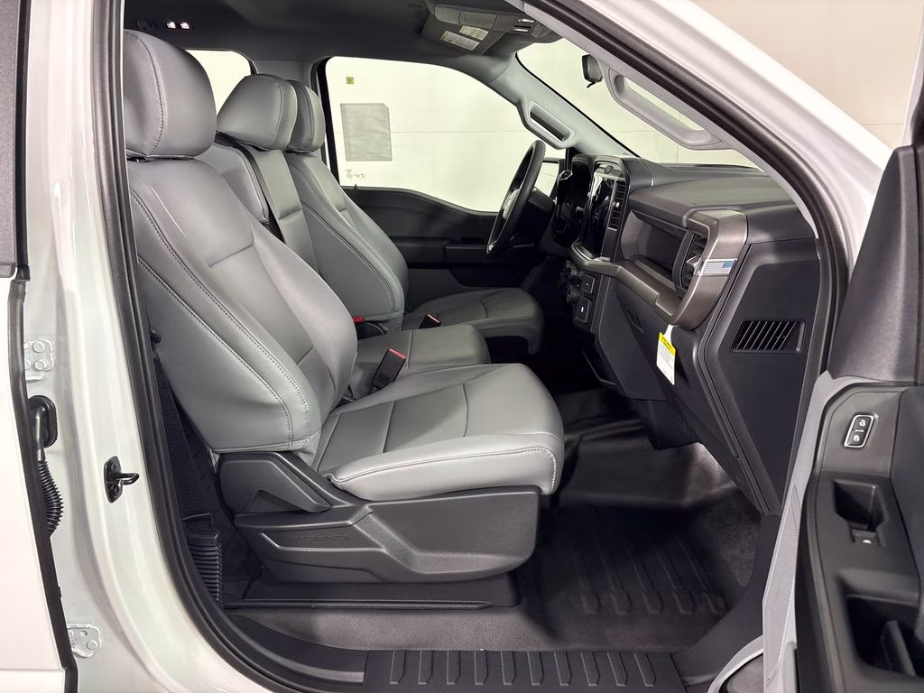 2026 Oxford White Ford F-150 XL 4X4 Truck