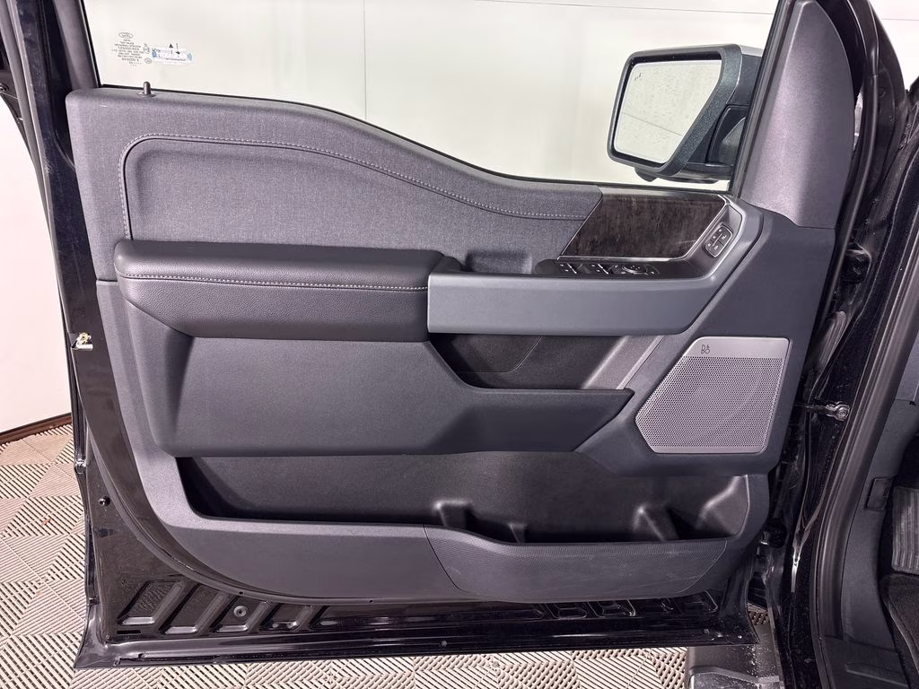 2023 Agate Black Metallic Ford F-150 Lariat 4X4 Truck