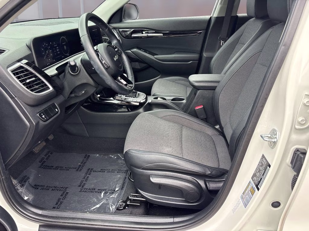 2024 Clear White/Black Roof Kia Seltos X-Line AWD SUV