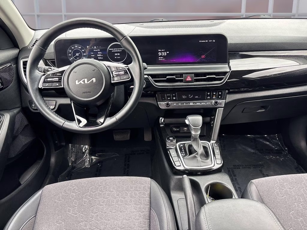 2024 Clear White/Black Roof Kia Seltos X-Line AWD SUV