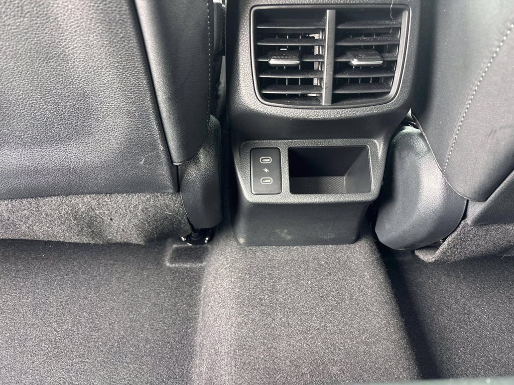 2024 Clear White/Black Roof Kia Seltos X-Line AWD SUV