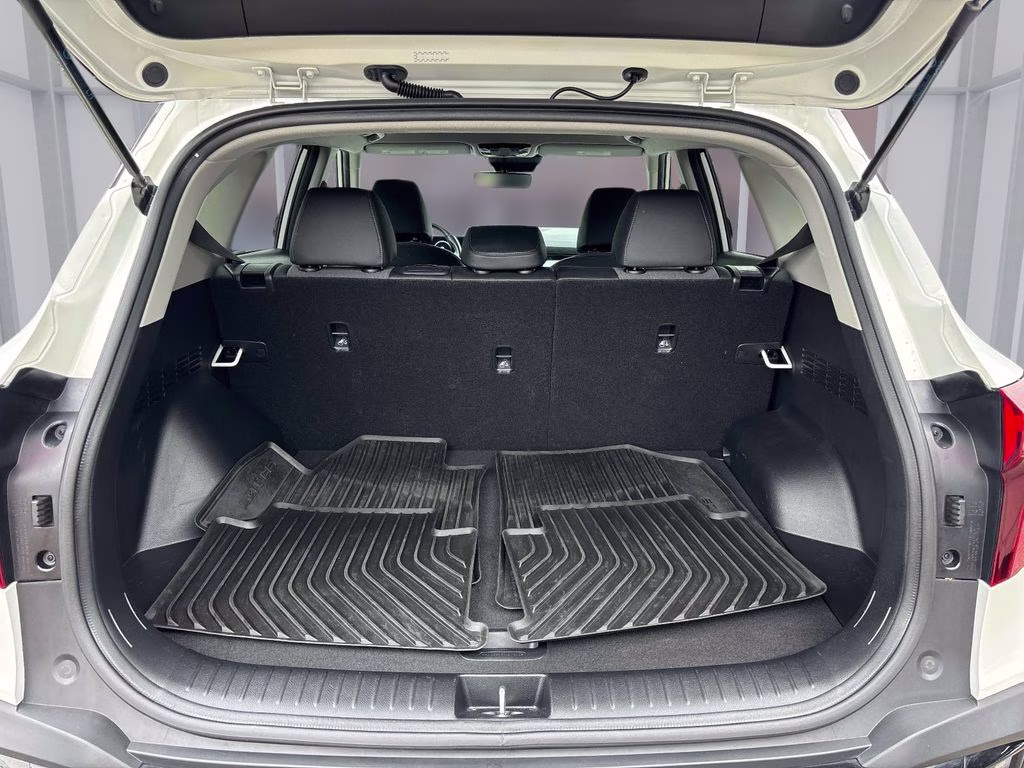 2024 Clear White/Black Roof Kia Seltos X-Line AWD SUV