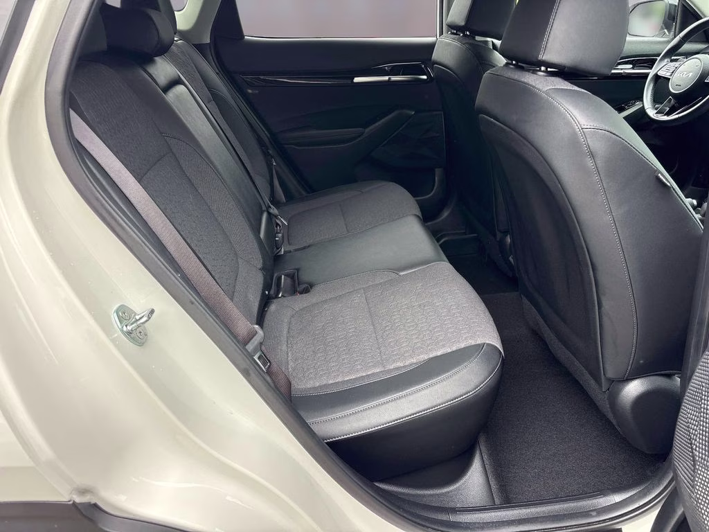2024 Clear White/Black Roof Kia Seltos X-Line AWD SUV