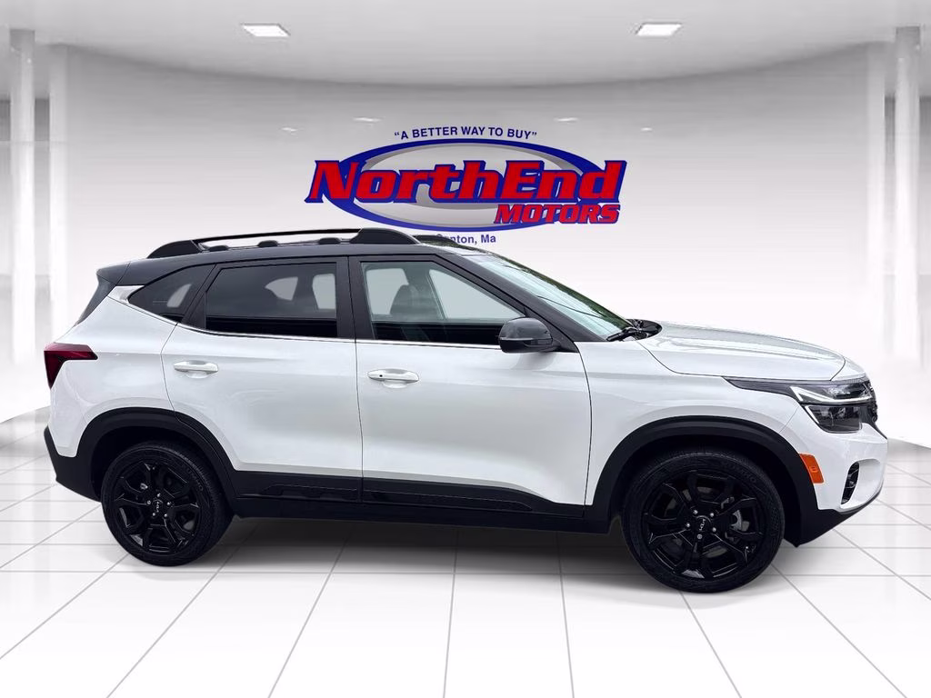 2024 Clear White/Black Roof Kia Seltos X-Line AWD SUV