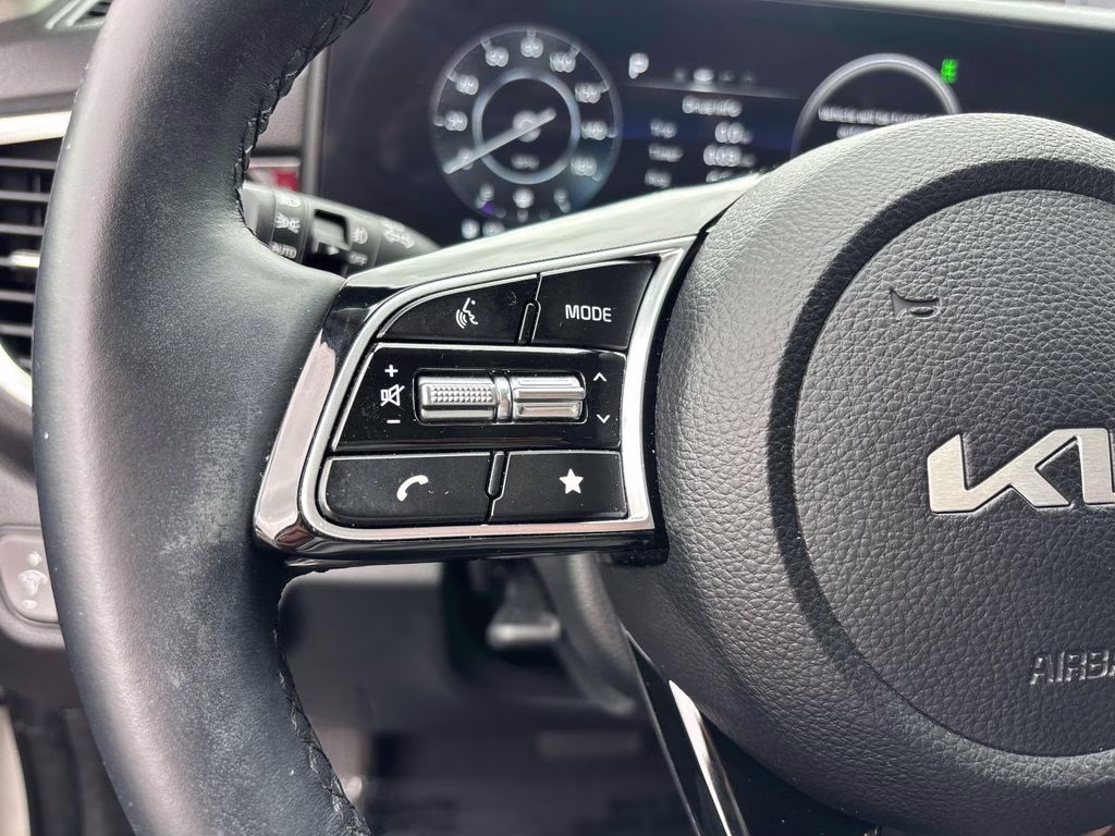 2024 Clear White/Black Roof Kia Seltos X-Line AWD SUV