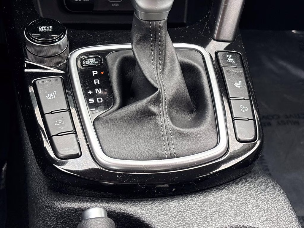 2024 Clear White/Black Roof Kia Seltos X-Line AWD SUV