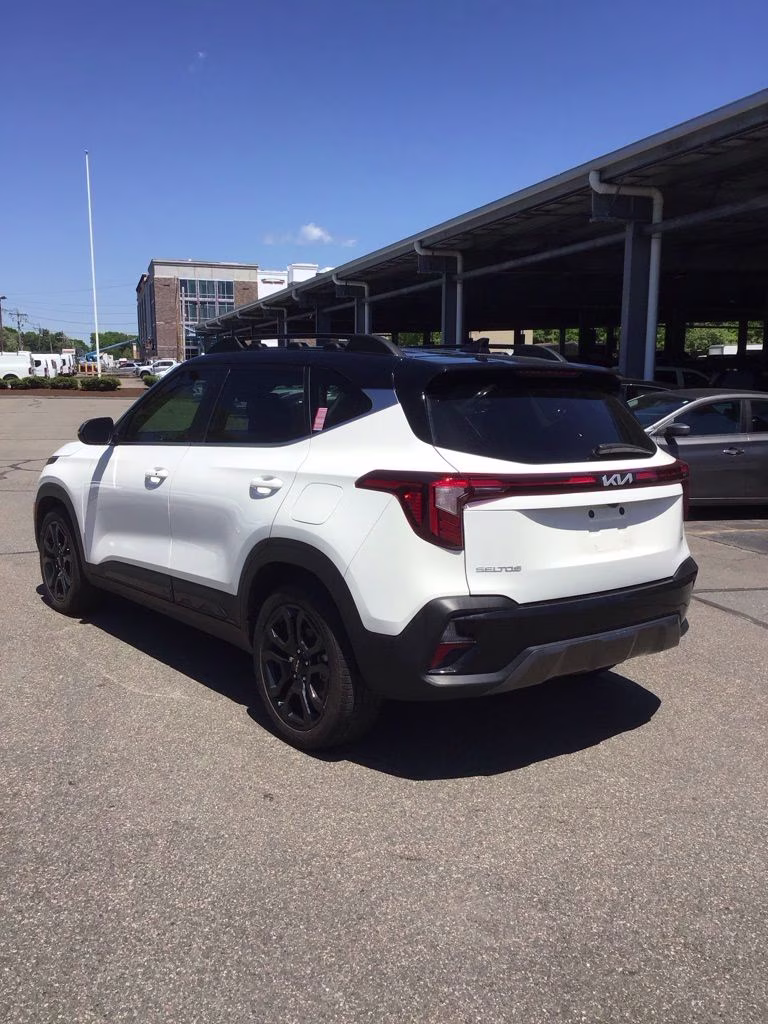 2024 Clear White/Black Roof Kia Seltos X-Line AWD SUV