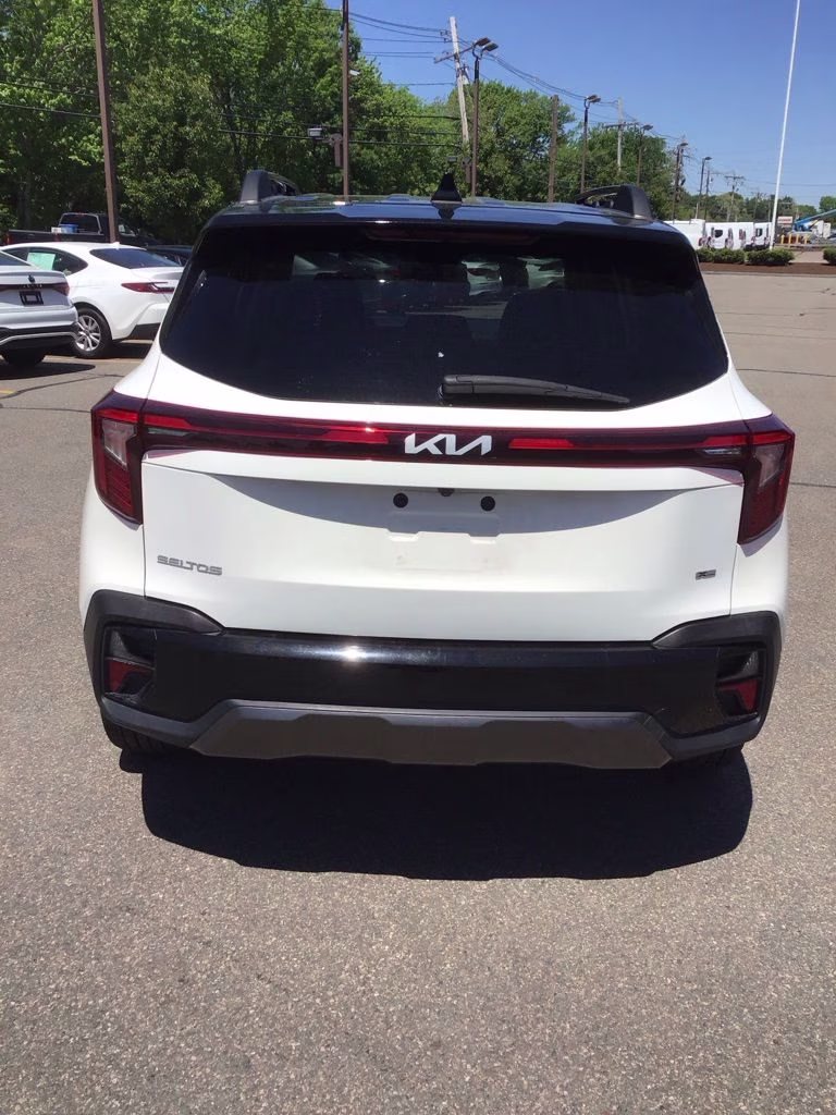 2024 Clear White/Black Roof Kia Seltos X-Line AWD SUV