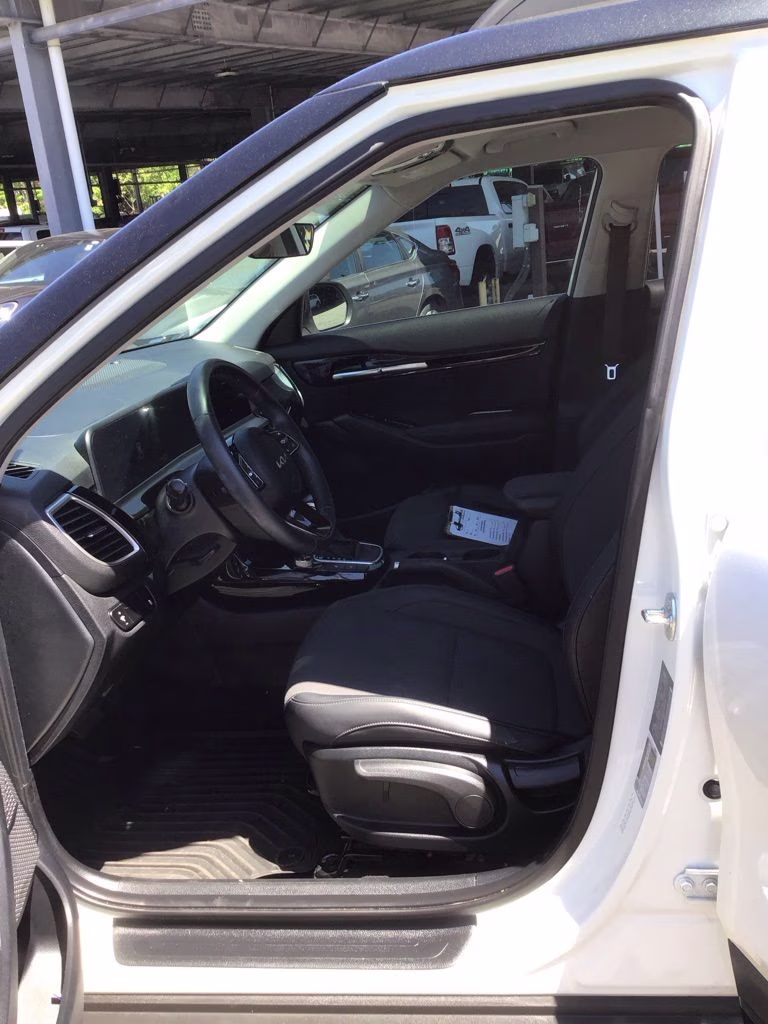 2024 Clear White/Black Roof Kia Seltos X-Line AWD SUV