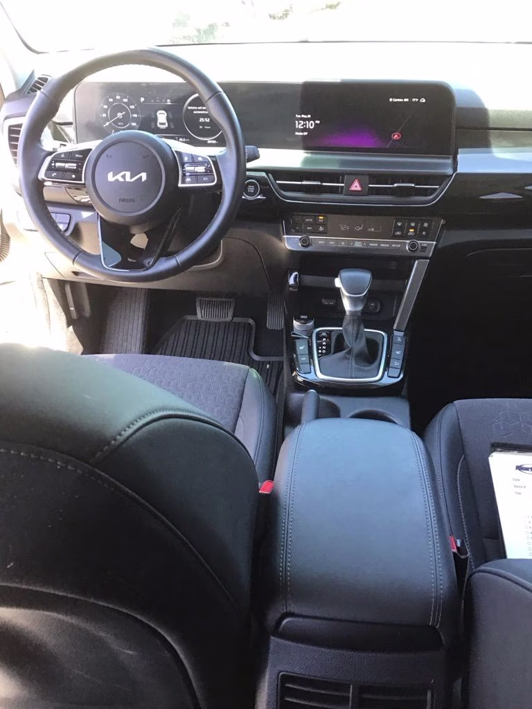 2024 Clear White/Black Roof Kia Seltos X-Line AWD SUV