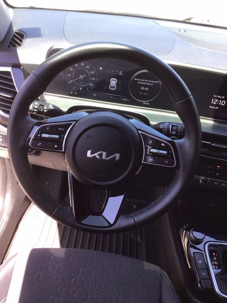 2024 Clear White/Black Roof Kia Seltos X-Line AWD SUV