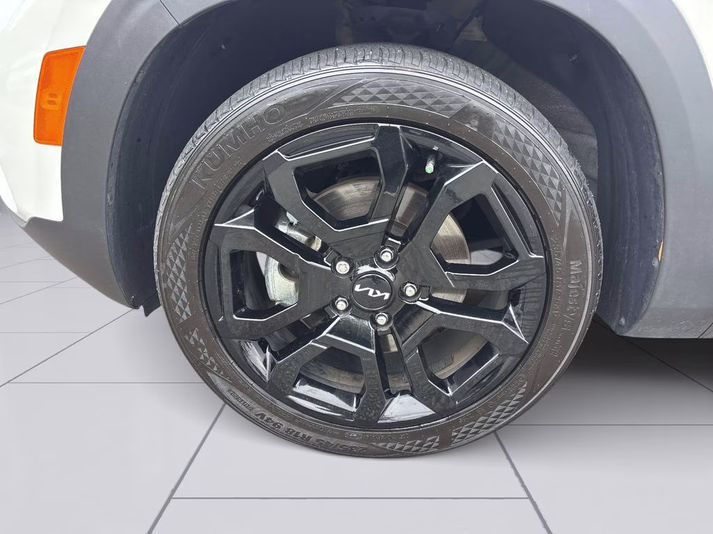 2024 Clear White/Black Roof Kia Seltos X-Line AWD SUV