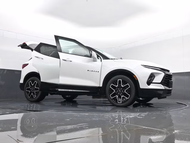 2023 Iridescent Pearl Tricoat Chevrolet Blazer RS AWD SUV