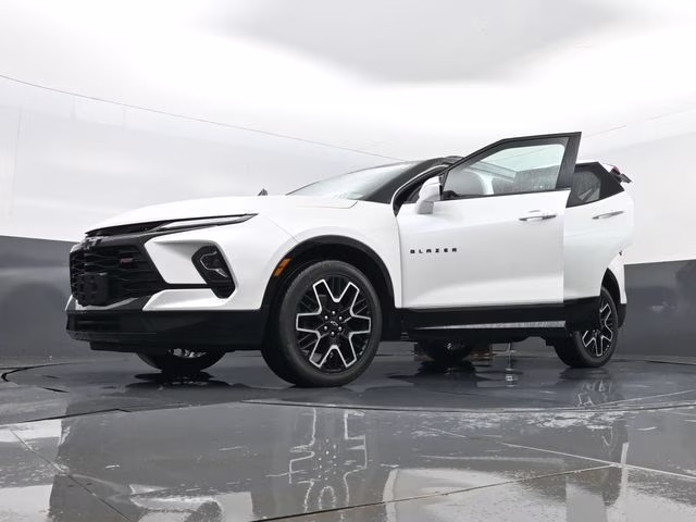 2023 Iridescent Pearl Tricoat Chevrolet Blazer RS AWD SUV