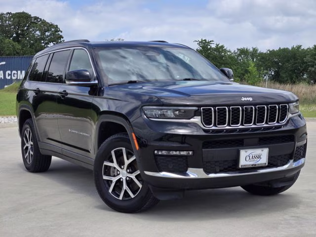 2024 Diamond Black Crystal Pearlcoat Jeep Grand Cherokee L Limited 4X4 SUV