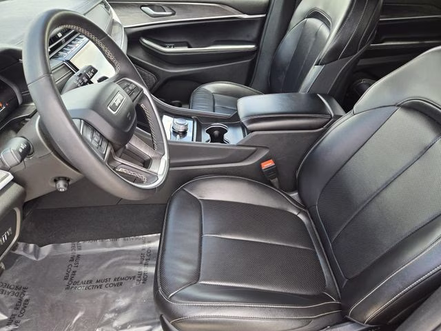 2024 Diamond Black Crystal Pearlcoat Jeep Grand Cherokee L Limited 4X4 SUV