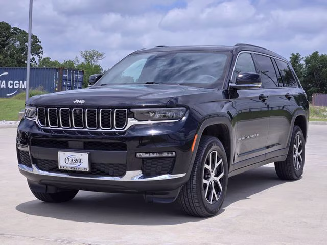2024 Diamond Black Crystal Pearlcoat Jeep Grand Cherokee L Limited 4X4 SUV