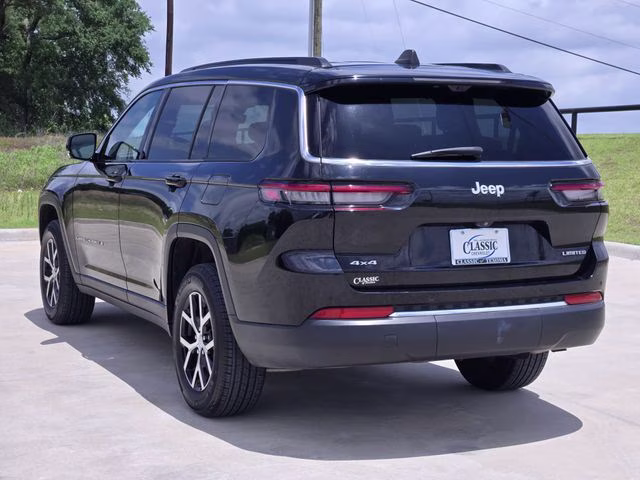 2024 Diamond Black Crystal Pearlcoat Jeep Grand Cherokee L Limited 4X4 SUV