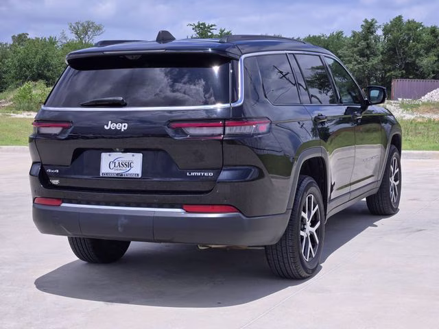 2024 Diamond Black Crystal Pearlcoat Jeep Grand Cherokee L Limited 4X4 SUV