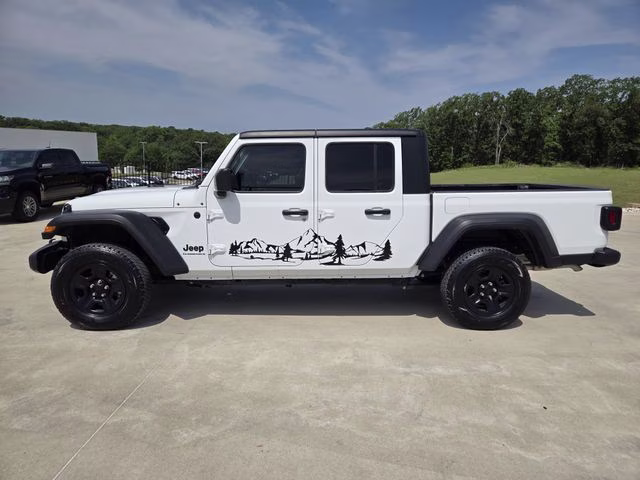 2024 Bright White Clearcoat Jeep Gladiator Sport 4X4 Truck