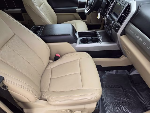 2020 Black Metallic Ford Super Duty F-250 SRW Lariat 4X4 Truck