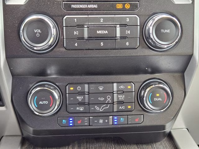 2020 Black Metallic Ford Super Duty F-250 SRW Lariat 4X4 Truck