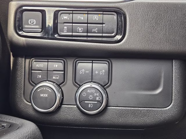 2025 Onyx Black GMC Yukon Denali 4X4 SUV