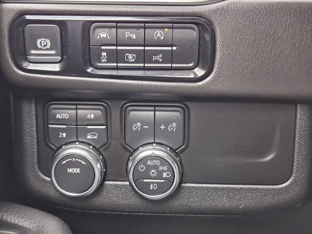 2025 Summit White GMC Yukon Denali 4X4 SUV