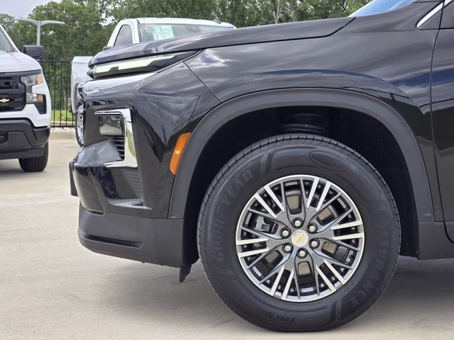 2024 Mosaic Black Metallic Chevrolet Traverse LT FWD SUV