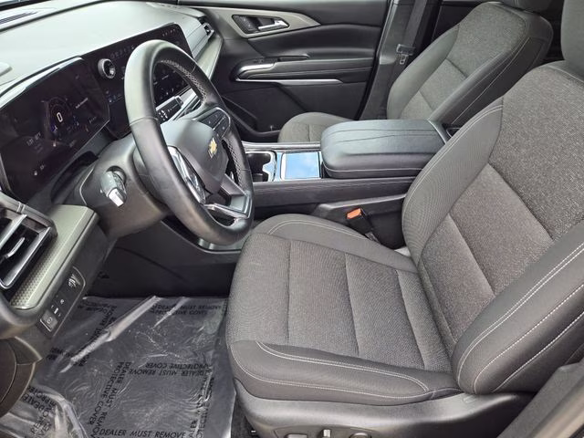2024 Mosaic Black Metallic Chevrolet Traverse LT FWD SUV