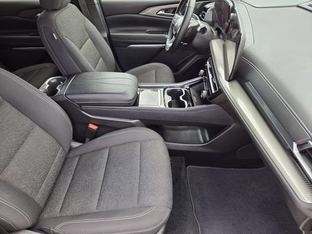 2024 Mosaic Black Metallic Chevrolet Traverse LT FWD SUV