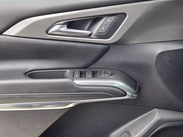 2024 Mosaic Black Metallic Chevrolet Traverse LT FWD SUV