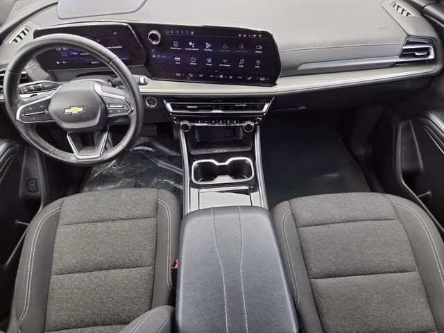 2024 Mosaic Black Metallic Chevrolet Traverse LT FWD SUV