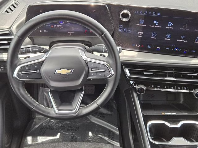 2024 Mosaic Black Metallic Chevrolet Traverse LT FWD SUV