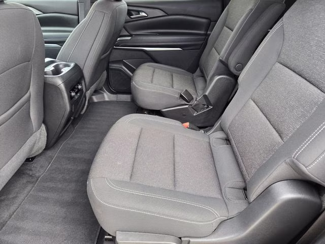 2024 Mosaic Black Metallic Chevrolet Traverse LT FWD SUV