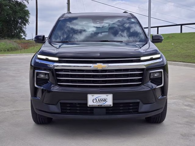 2024 Mosaic Black Metallic Chevrolet Traverse LT FWD SUV