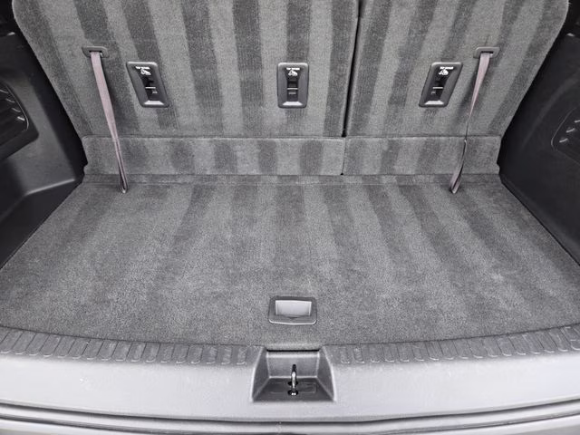2024 Mosaic Black Metallic Chevrolet Traverse LT FWD SUV