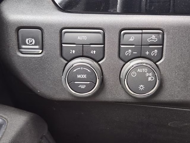 2025 Summit White Chevrolet Silverado 1500 LT 4X4 Truck