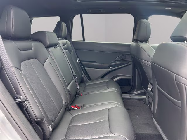 2026 Silver Zynith Clearcoat Jeep Cherokee Overland 4X4 SUV