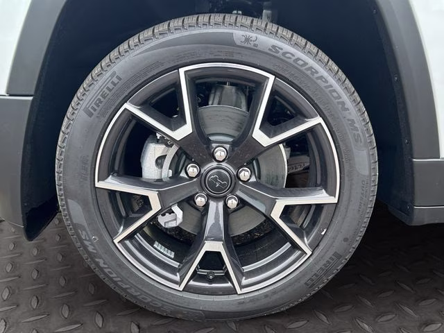 2026 Silver Zynith Clearcoat Jeep Cherokee Overland 4X4 SUV